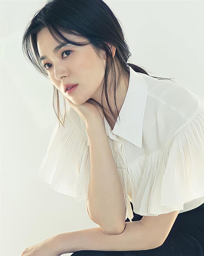 Bắt bài chiêu buộc tóc của Song Hye Kyo: Hóa ra phải làm thêm thao tác này thì mới chuẩn sang chảnh-6