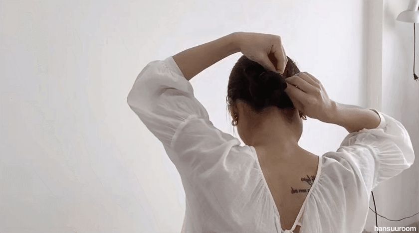 Bắt bài chiêu buộc tóc của Song Hye Kyo: Hóa ra phải làm thêm thao tác này thì mới chuẩn sang chảnh-10
