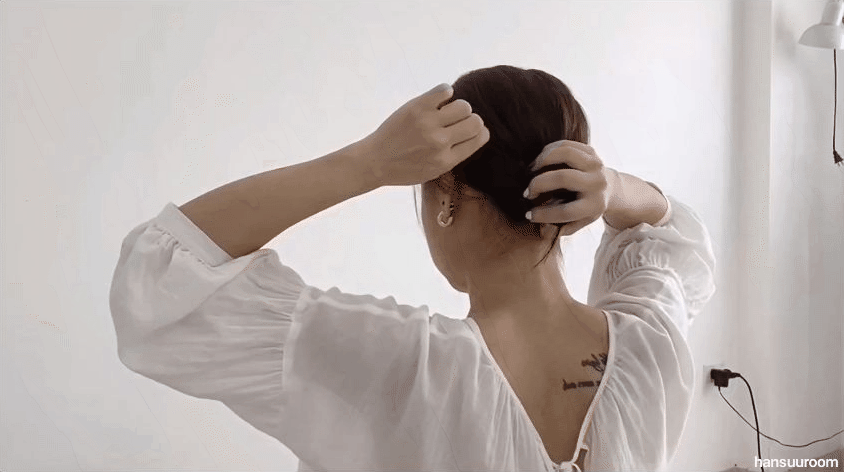 Bắt bài chiêu buộc tóc của Song Hye Kyo: Hóa ra phải làm thêm thao tác này thì mới chuẩn sang chảnh-11