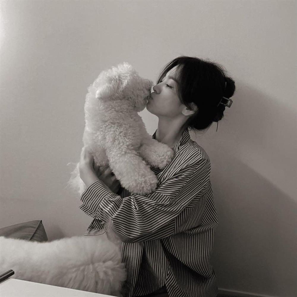 Bắt bài chiêu buộc tóc của Song Hye Kyo: Hóa ra phải làm thêm thao tác này thì mới chuẩn sang chảnh-9