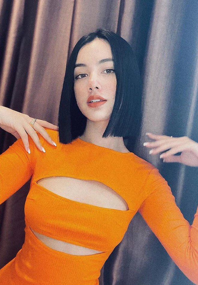 Cẩm Đan và series ảnh bạo đến giật mình: Áo hở nửa bầu ngực, váy xẻ đến quá hông, bonus thêm tạo dáng rúm ró để... hở nhiều hơn?-5