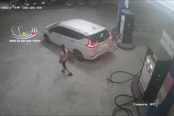 Hà Nội: Ô tô bịt biển số vào đổ xăng rồi rồ ga bỏ chạy để quỵt tiền