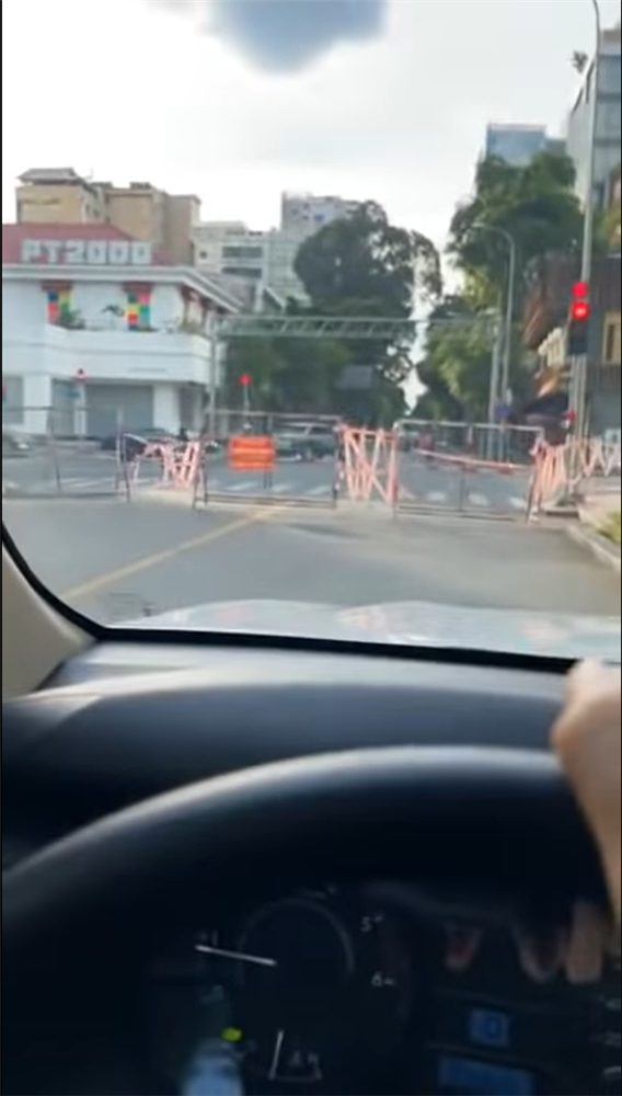 MC Quyền Linh: Không về được nên tôi vô chùa xin ở nhờ cũng được-3