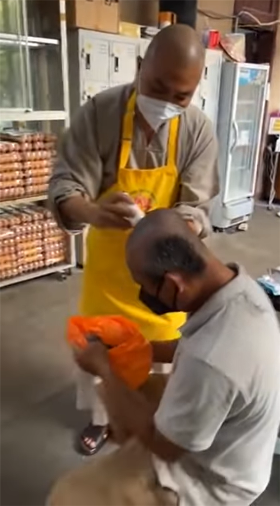 MC Quyền Linh: Không về được nên tôi vô chùa xin ở nhờ cũng được-4