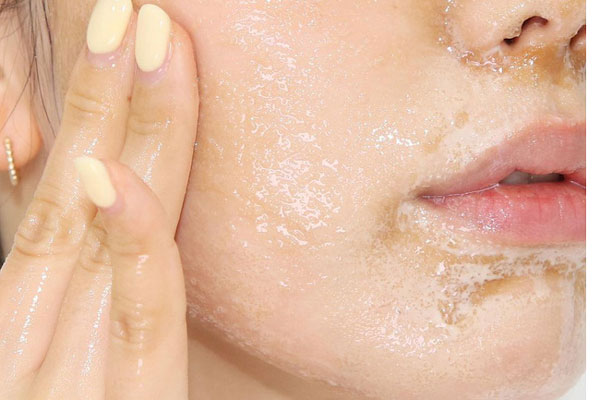 4 lỗi tẩy da chết trầm trọng đến nỗi có thể khiến da kích ứng, khô như ngói trong mùa đông-4