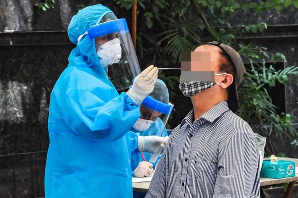 Cả nhà thành F0 do lây COVID-19 từ shipper: Chuyên gia chỉ cách phòng tránh-2