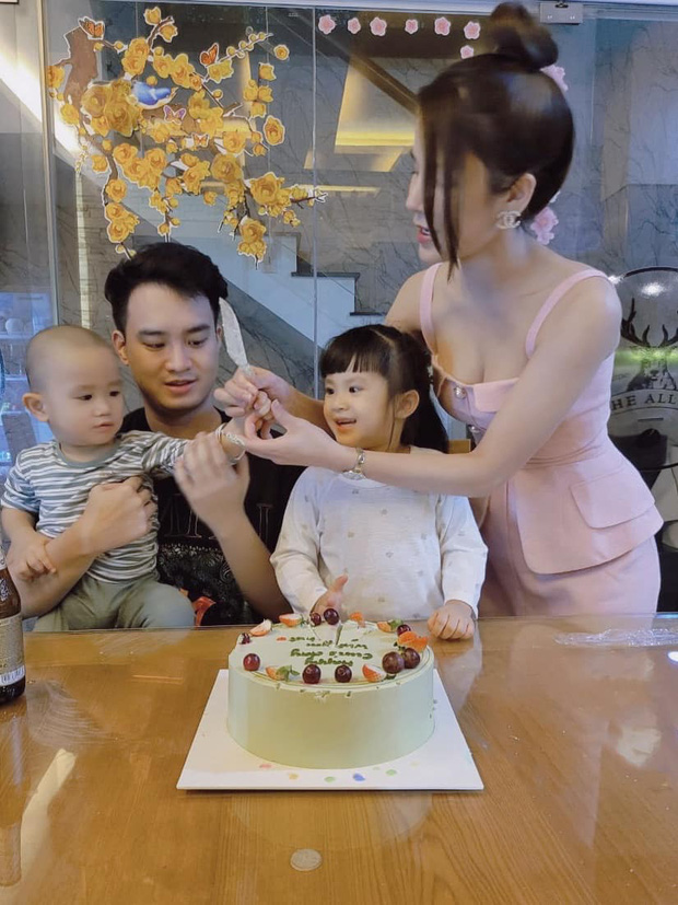 Diệp Lâm Anh trực tiếp lên tiếng trước tin đồn ly hôn, đăng ảnh cả gia đình và tiết lộ tình trạng với nhà chồng-2