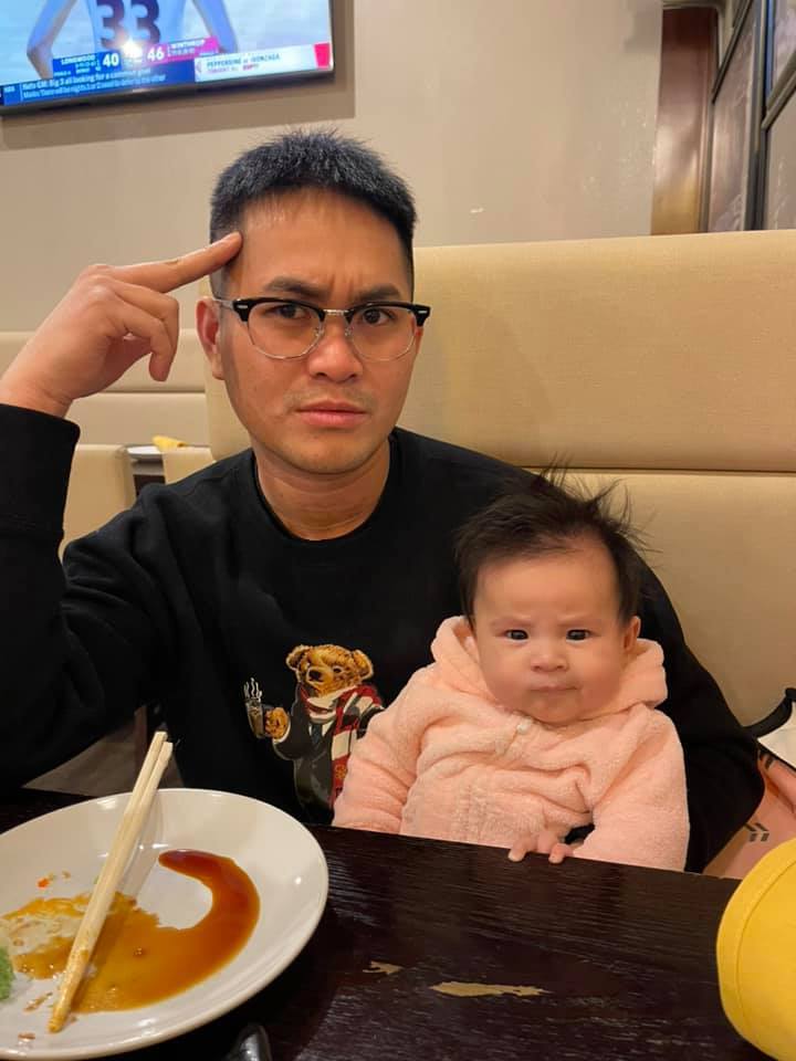 Bé gái quạu trong mọi khoảnh khắc từ lúc sinh ra đến 1 tuổi, mẹ trẻ dặn các chị em chớ làm điều này-5