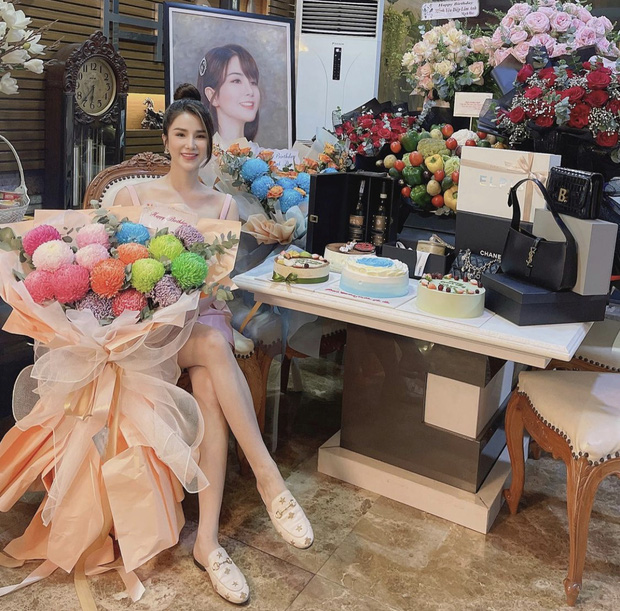 Diệp Lâm Anh sau 3 năm kết hôn với chồng đại gia: Xế xịn và đồ hiệu tậu lia lịa, nửa kia mất tích gây tò mò?-19