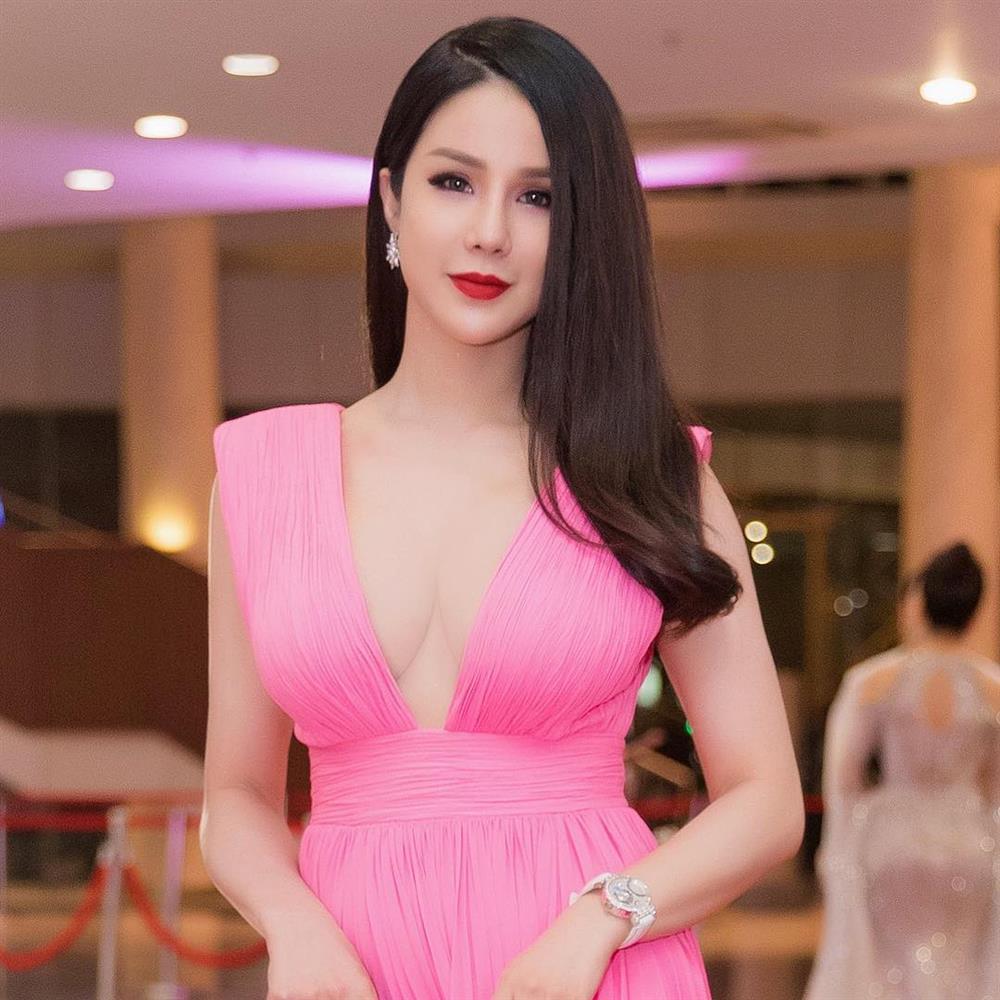 Diệp Lâm Anh chuộng đồ màu hồng khoe vựa hoa quả căng mọng-9