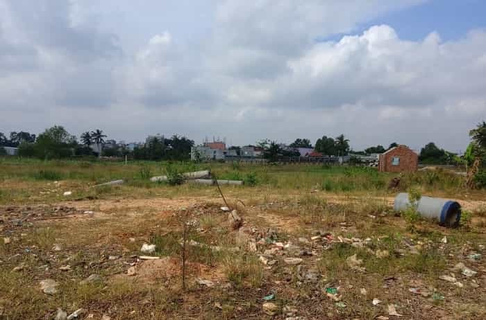 Cắm sổ đỏ vay tiền tỷ ôm đất: Vợ chồng trẻ mất việc, lại lo mất nhà-1