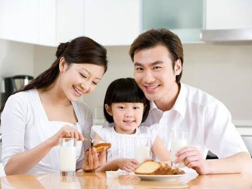 Nuôi con chồng 17 năm như con ruột, ngày nó lấy chồng lại cấm tôi đến dự, nhưng 3 hôm sau bất ngờ gửi ship thứ này khiến tôi lịm đi-1