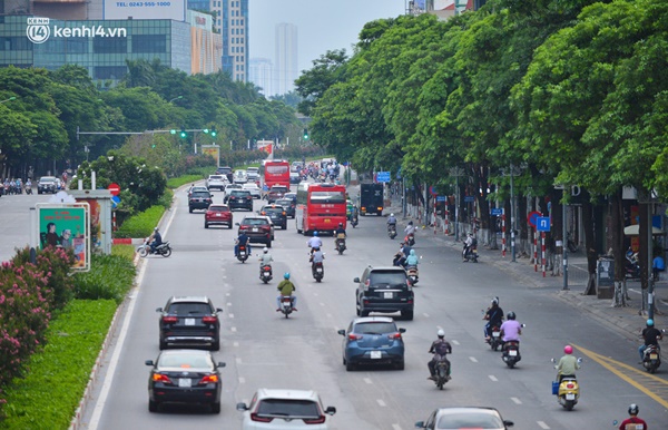 Ảnh: Đường phố Hà Nội đông đúc bất ngờ trong chiều ngày 24/8-5