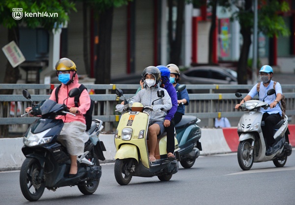 Ảnh: Đường phố Hà Nội đông đúc bất ngờ trong chiều ngày 24/8-8