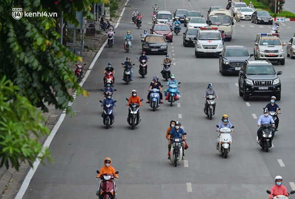 Ảnh: Đường phố Hà Nội đông đúc bất ngờ trong chiều ngày 24/8-7