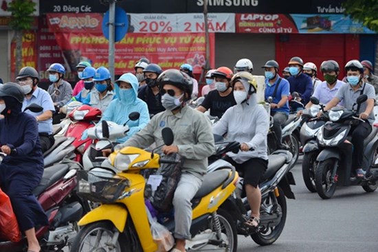 Ảnh: Đường phố Hà Nội đông đúc bất ngờ trong chiều ngày 24/8