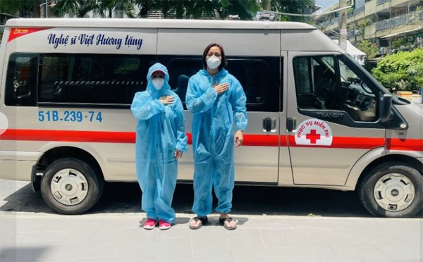 Việt Hương tiếp tục chi hơn 300 triệu mua xe cứu thương thứ 4 để chở oxy cứu bà con-2