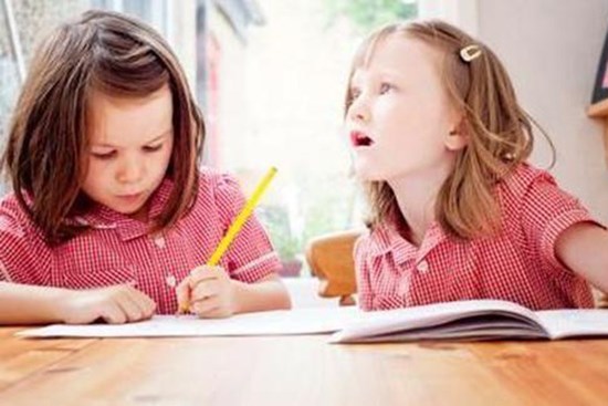 Ngay khi gặp khó khăn trẻ luôn muốn bỏ cuộc, cha mẹ nên làm thế nào để rèn luyện tính kiên trì cho con?