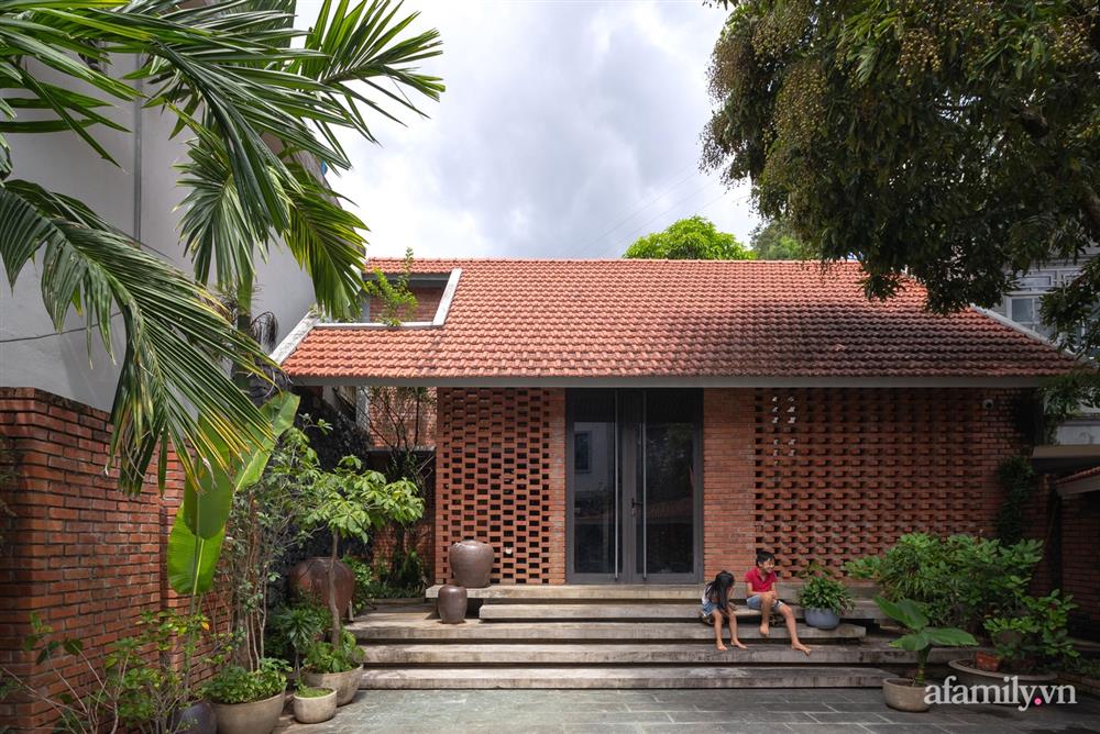 Người chồng tặng vợ ngôi nhà mang đậm phong cách Bắc Bộ ở vùng núi Tây Bắc-4