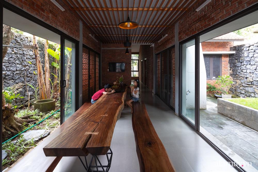 Người chồng tặng vợ ngôi nhà mang đậm phong cách Bắc Bộ ở vùng núi Tây Bắc-8