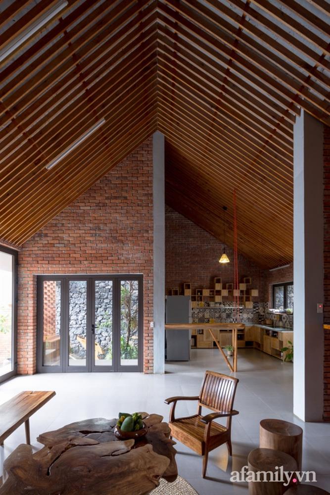 Người chồng tặng vợ ngôi nhà mang đậm phong cách Bắc Bộ ở vùng núi Tây Bắc-14