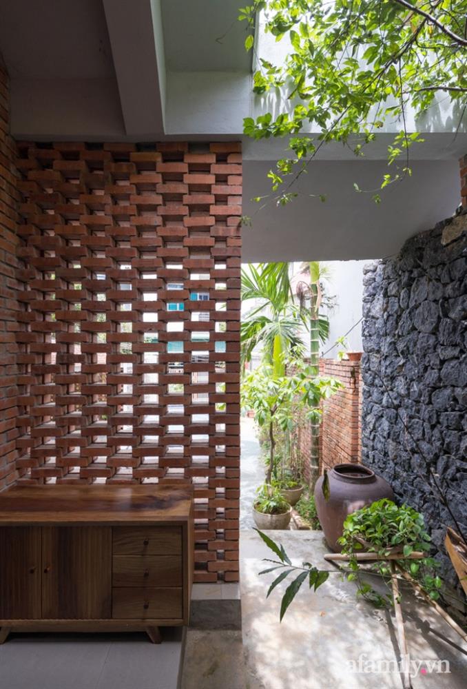 Người chồng tặng vợ ngôi nhà mang đậm phong cách Bắc Bộ ở vùng núi Tây Bắc-20