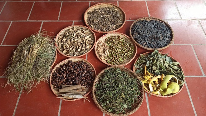 Bỏ phố về quê nấu nước gội đầu thảo mộc, bà mẹ 2 con chốt đơn mỏi tay-5