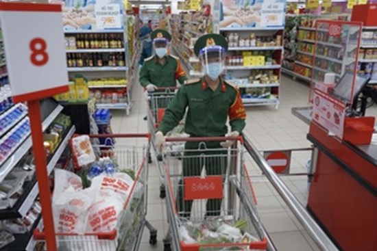 Bộ đội hào hứng 'đi chợ hộ' cho người dân Sài Gòn ngày giãn cách
