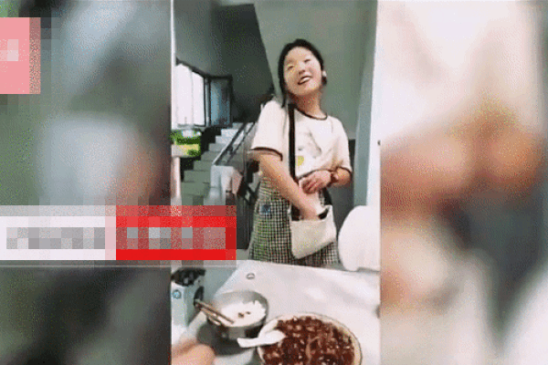 Mẹ tự hào khoe được con gái 15 tuổi cho 