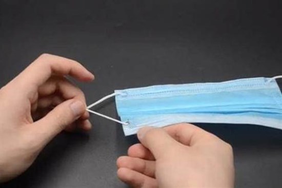 Dây đeo khẩu trang đột ngột bị đứt, tôi phải làm sao? 3 cách sửa dây khẩu trang nhanh chóng