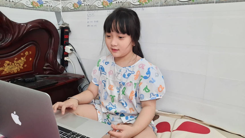 Giáo viên TP.HCM kêu khó khi dạy lớp 1 online-2