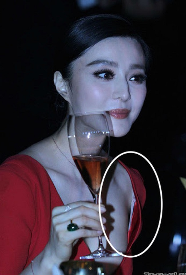 Nữ hoàng thảm đỏ Phạm Băng Băng vì mắc lỗi trang phục mà khiến da mặt đỏ hơn... thảm-7