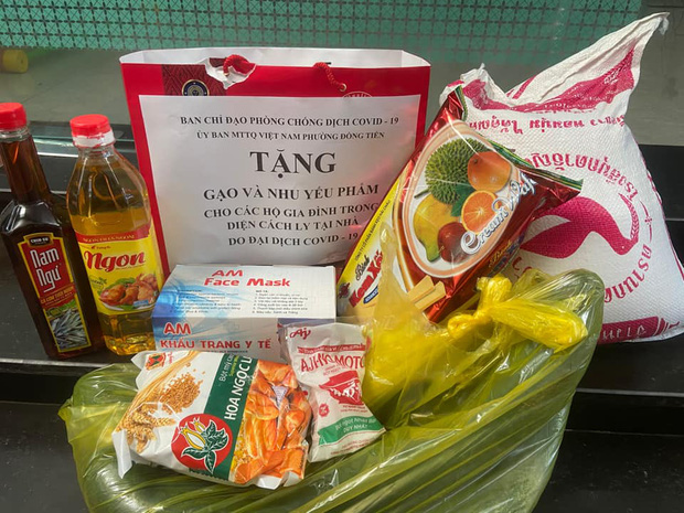 Nhận và nói lời cảm ơn: Ứng xử của người dân trong vùng dịch với những gói quà từ thiện khiến nhà hảo tâm ấm lòng-5