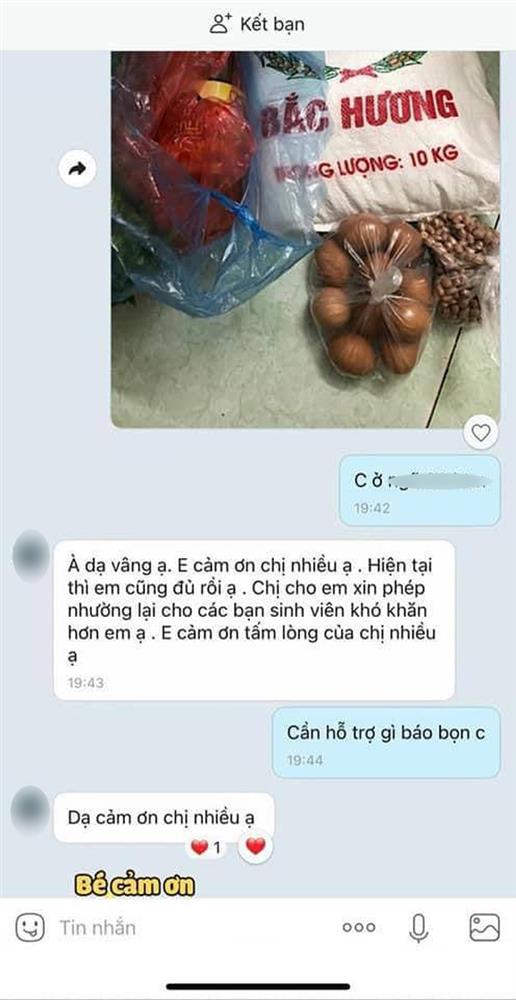 Nhận và nói lời cảm ơn: Ứng xử của người dân trong vùng dịch với những gói quà từ thiện khiến nhà hảo tâm ấm lòng-6