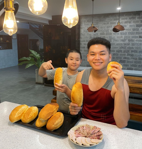 Ở nhà tránh dịch, nhóc tỳ Vbiz tập làm đầu bếp nhí”: Con trai Diva Hồng Nhung cực chuyên nghiệp, bé Cà Pháo nhà Lê Phương xử đẹp” món bánh Trung thu-9