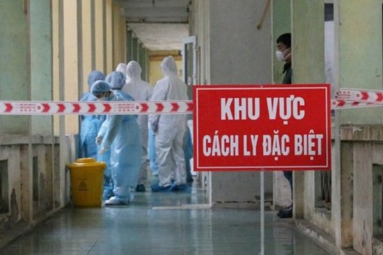 Vợ mất do mắc COVID-19, chồng không chấp nhận sự thật, nằm trước cửa bệnh viện 3 ngày chờ tin