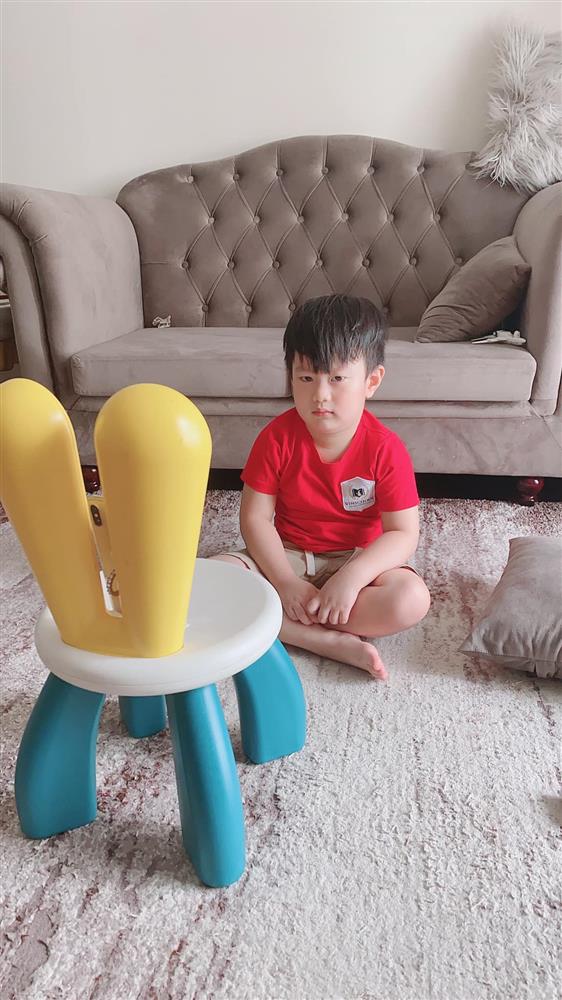 Vợ cũ Việt Anh đánh vật với con trai vì học online không hợp tác, tiết lộ luôn gen lười học không trật đi đâu được-7