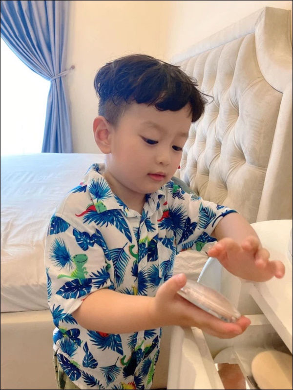 Vợ cũ Việt Anh đánh vật với con trai vì học online không hợp tác, tiết lộ luôn gen lười học không trật đi đâu được-5