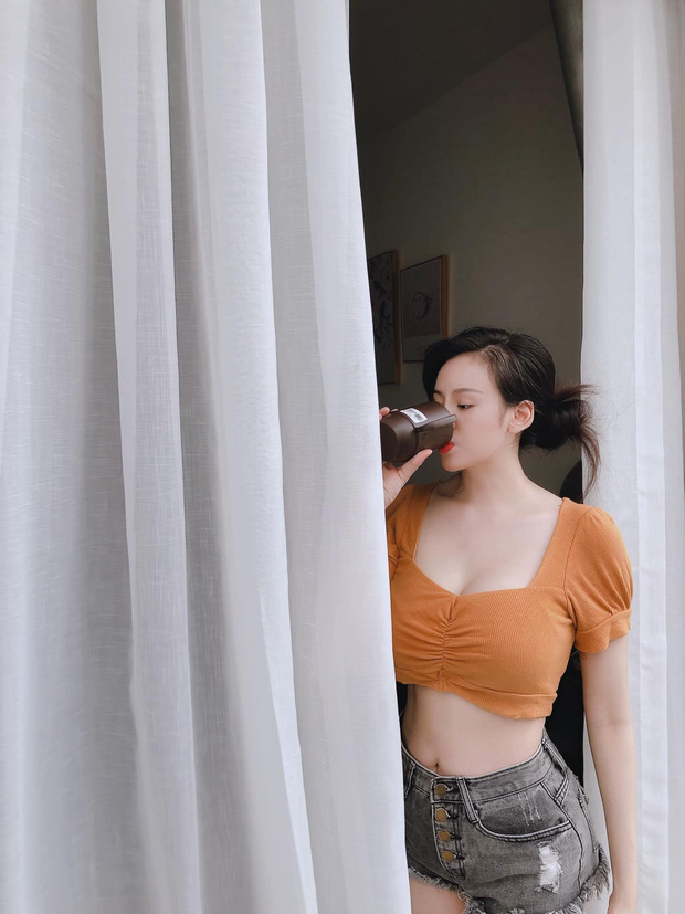 Bà Tưng khoe đi hái rau nhưng đập vào mắt người xem là vòng 1 phồn thực đẫy đà-6