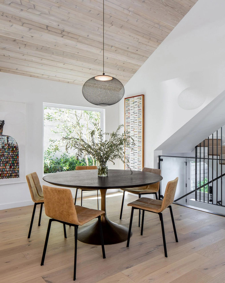 Hô biến căn nhà cũ kỹ thành tổ ấm mới cho gia đình 3 người, không gian vừa hiện đại vừa thoải mái-7