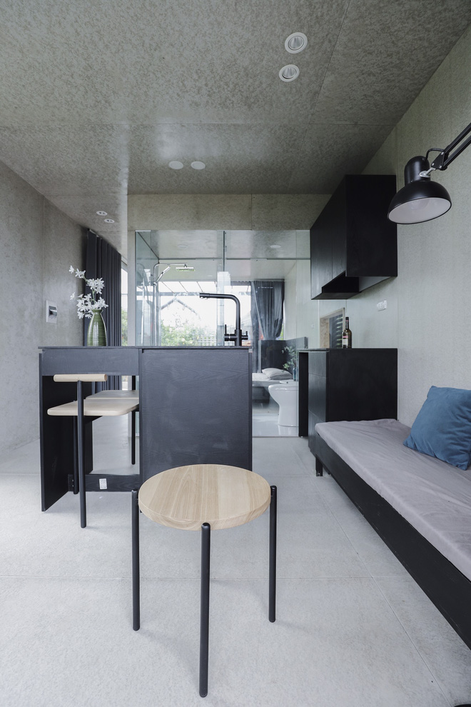 Cặp vợ chồng dựng nhà di động để nghỉ dưỡng mùa dịch, nhà lắp ghép nhưng tiện nghi không thiếu thứ gì-7