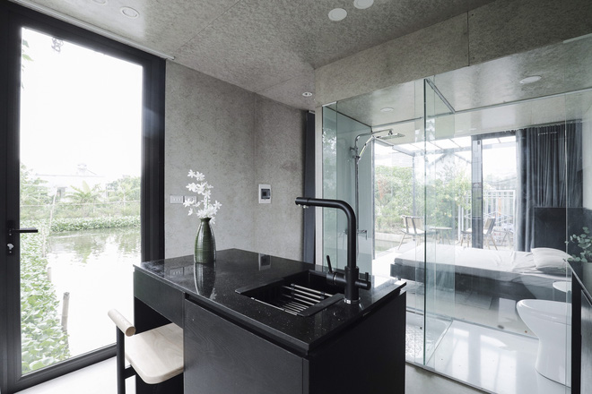 Cặp vợ chồng dựng nhà di động để nghỉ dưỡng mùa dịch, nhà lắp ghép nhưng tiện nghi không thiếu thứ gì-8