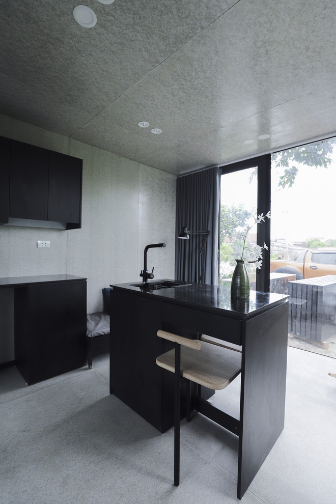 Cặp vợ chồng dựng nhà di động để nghỉ dưỡng mùa dịch, nhà lắp ghép nhưng tiện nghi không thiếu thứ gì-9