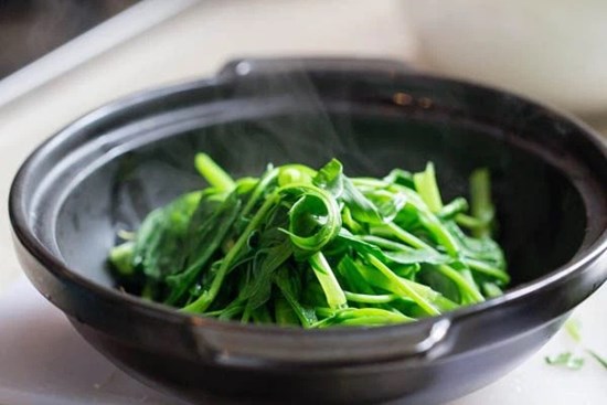 Có một kiểu ăn rau khiến rau mất chất, dễ gây ung thư nhưng đáng tiếc là hàng triệu gia đình Việt đều đang mắc phải