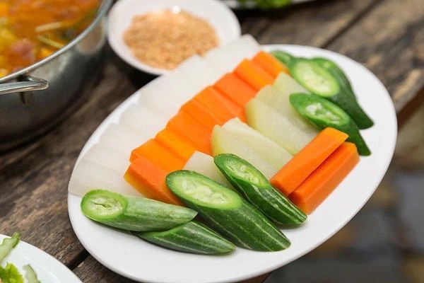Có một kiểu ăn rau khiến rau mất chất, dễ gây ung thư nhưng đáng tiếc là hàng triệu gia đình Việt đều đang mắc phải-1