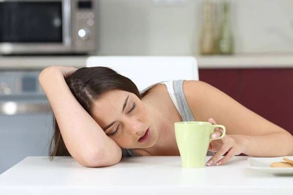 Cứ ăn cơm no lại buồn ngủ không chỉ liên quan đến thiếu máu não mà còn là dấu hiệu của 4 căn bệnh nghiêm trọng này, bạn cần hiểu rõ-3