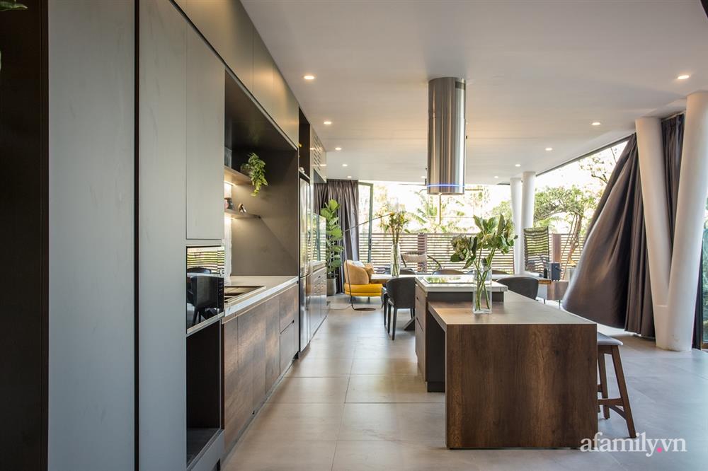 Nhà phố tạo ấn tượng mạnh với khu vườn khúc khuỷu trên sân thượng ở Đà Nẵng-11