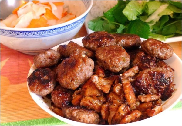 Mát trời, mẹ đảm làm ngay món bún chả chuẩn vị Hà Nội bằng công thức đơn giản, dễ làm từ lò nướng-3