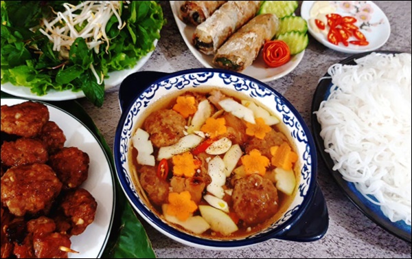 Mát trời, mẹ đảm làm ngay món bún chả chuẩn vị Hà Nội bằng công thức đơn giản, dễ làm từ lò nướng-4