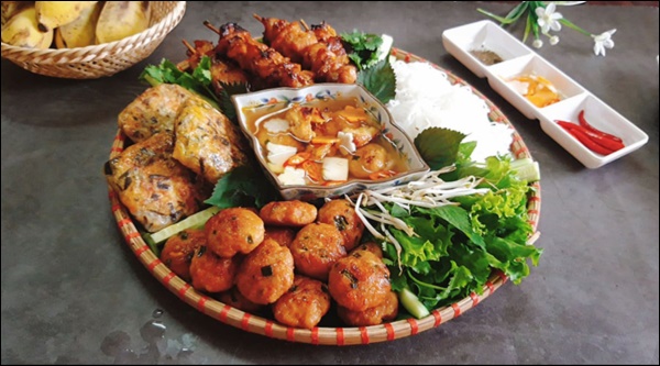 Mát trời, mẹ đảm làm ngay món bún chả chuẩn vị Hà Nội bằng công thức đơn giản, dễ làm từ lò nướng-5